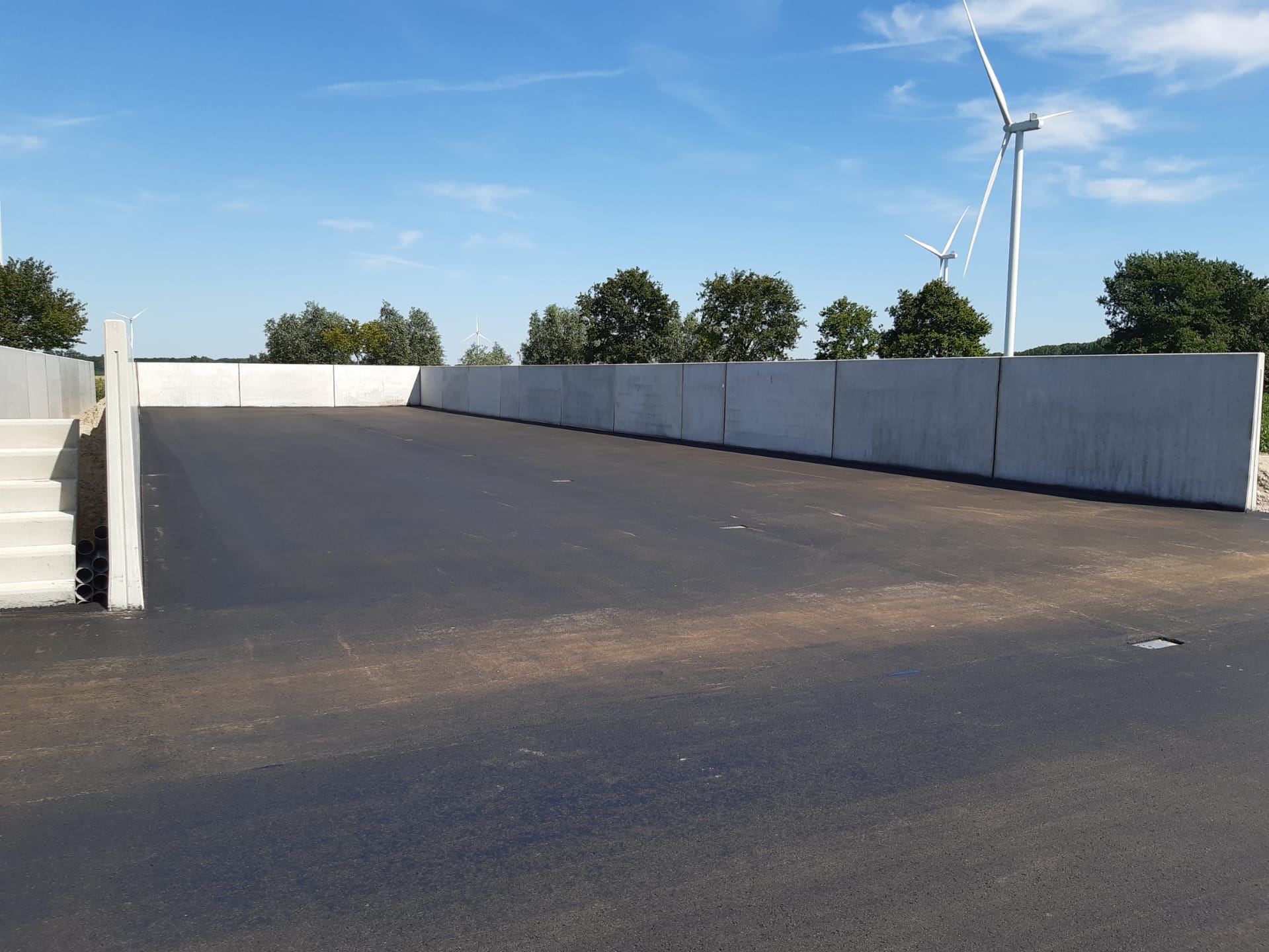 Zuurremmend asfalt in sleufsilo met agri wanden