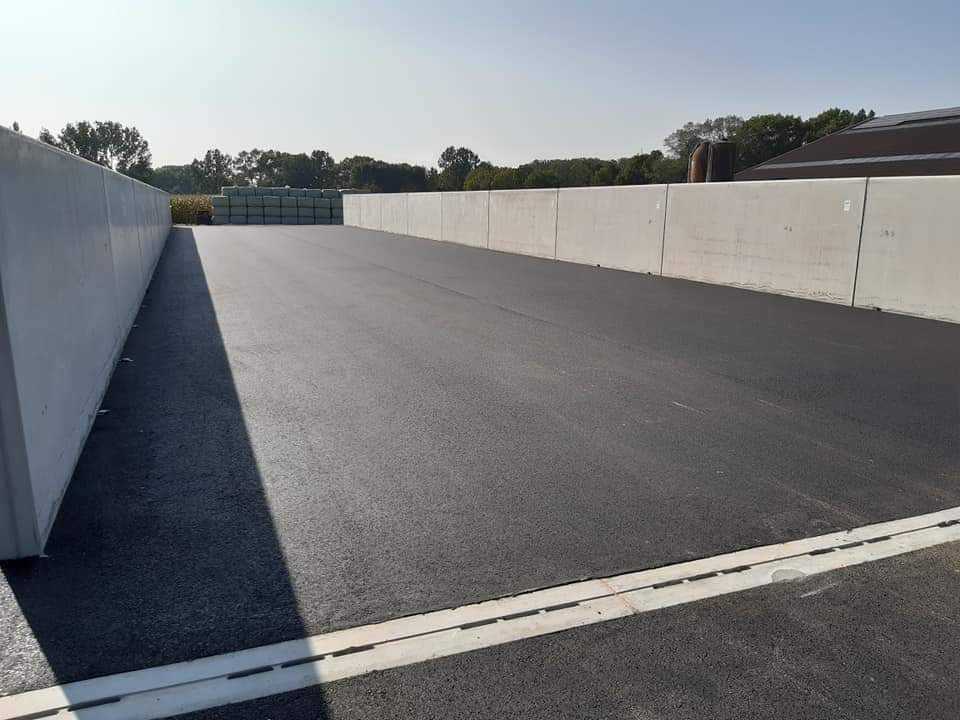 Sleufsilo met afvoergoot