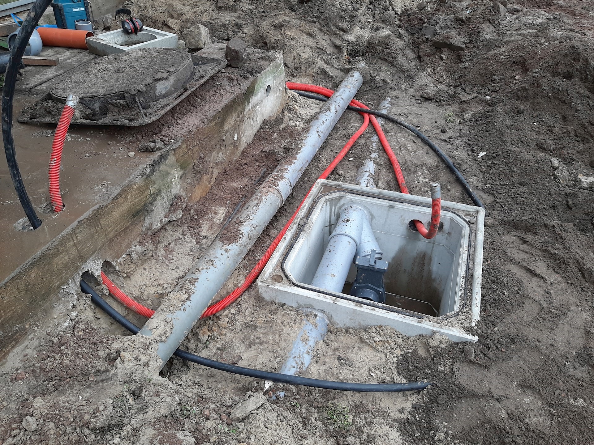 Plaatsen en installatie gescheiden afvoer put